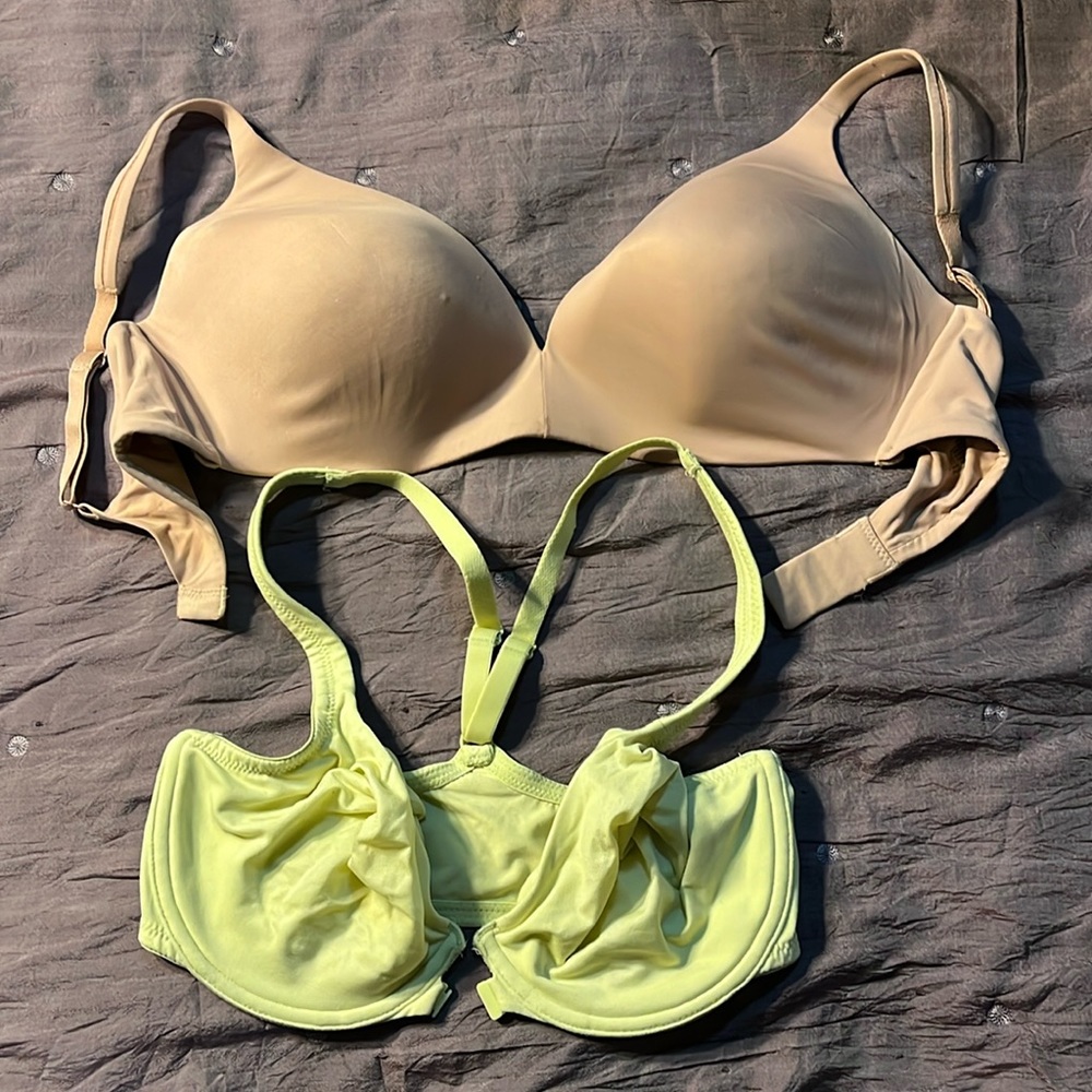 Lot 2 bundle sz 34D 34 D Victoria’s Secret bra